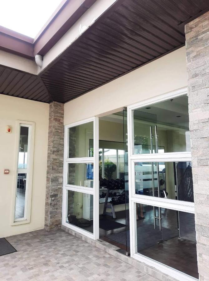 Condo With Direct Access To Shopping Mall In Bacolod City Экстерьер фото