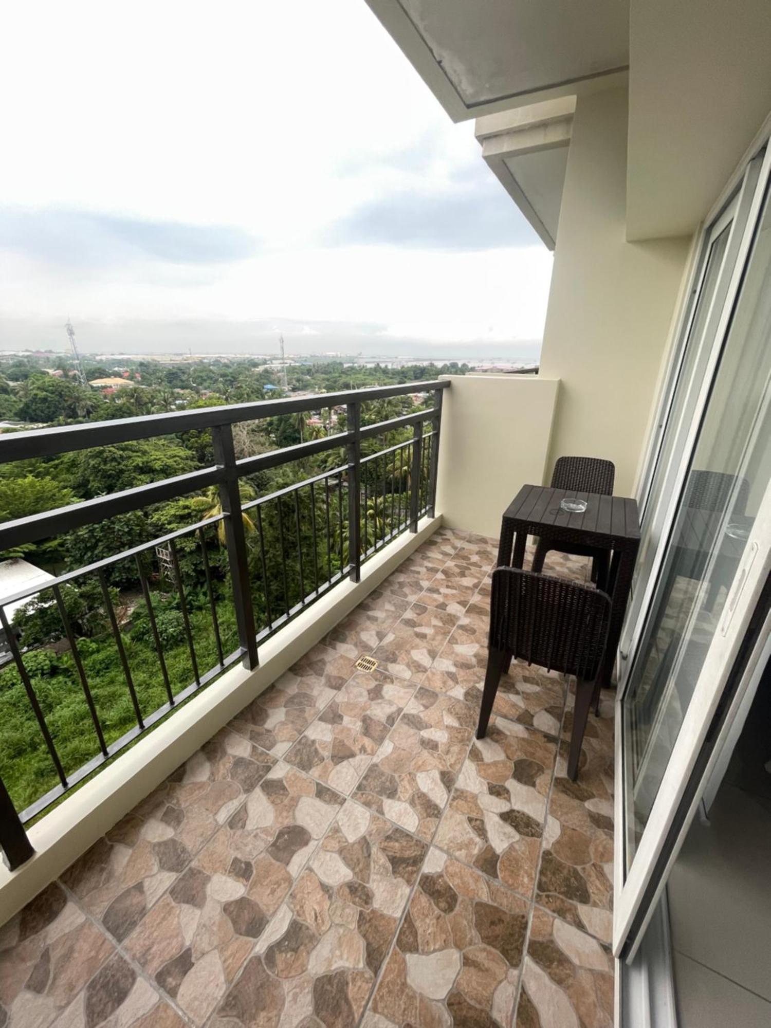 Condo With Direct Access To Shopping Mall In Bacolod City Экстерьер фото